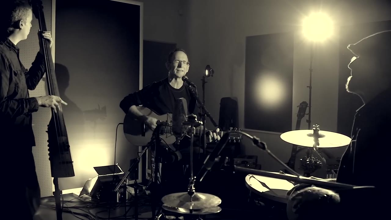 Graham Kendrick's Acoustic Trio performing Amazing Love